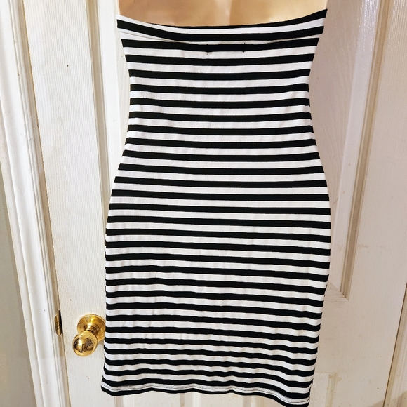 STRIPED CUTOUT TUBE BODYCON DRESS - Picture 7 of 9